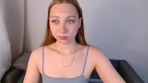 Snapshot of love_bella_ chatting on June 16, 2026, 12:02 am love bella online show from June 16, 2026, 12:02 am