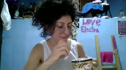 love_electra online show from December 1, 2025, 7:52 pm