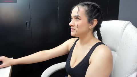 Kristen LoveBerry online show from October 20, 2025, 2:01 am