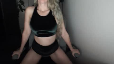 LoVe On  online show from December 5, 2025, 1:14 am