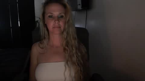 LoVe On  online show from April 10, 2026, 12:49 am