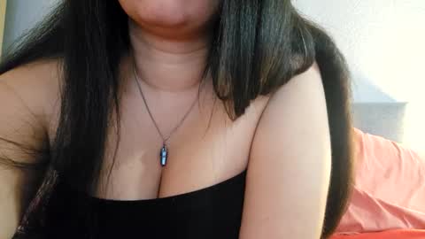 Snapshot of love_raquel_xo chatting on April 2, 2026, 12:52 am Raquel Love online show from April 2, 2026, 12:52 am