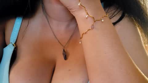 Snapshot of love_raquel_xo chatting on May 6, 2026, 1:25 am Raquel Love online show from May 6, 2026, 1:25 am