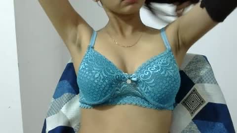 Snapshot of love_riva chatting on July 19, 2026, 10:52 am Riva online show from July 19, 2026, 10:52 am