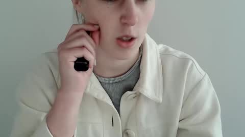 Vivian online show from November 5, 2025, 2:17 pm