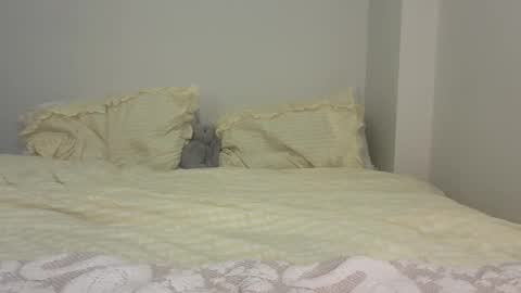 Belle  online show from March 18, 2026, 9:29 pm