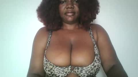 Snapshot of lovecumsluttie chatting on October 8, 2025, 6:33 am mila online show from October 8, 2025, 6:33 am