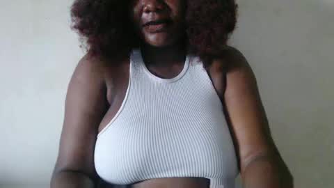 Snapshot of lovecumsluttie chatting on October 13, 2025, 7:30 am mila online show from October 13, 2025, 7:30 am