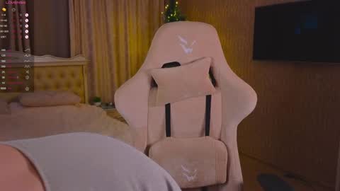 Laura online show from December 24, 2024, 1:28 pm