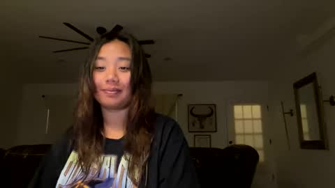 Snapshot of lovellly_ chatting on December 9, 2024, 12:34 am Love online show from December 9, 2024, 12:34 am