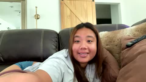 Snapshot of lovellly_ chatting on October 21, 2025, 2:29 pm Love online show from October 21, 2025, 2:29 pm