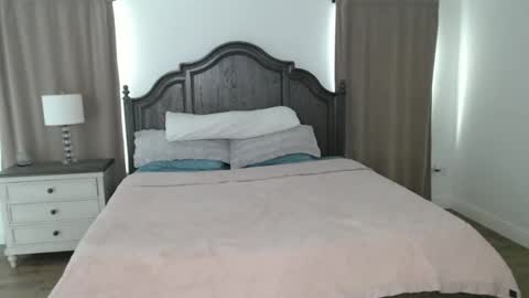 Snapshot of lovellly_ chatting on November 19, 2025, 7:14 pm Love online show from November 19, 2025, 7:14 pm