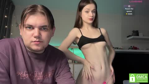 Snapshot of lovelly_mooncouple chatting on February 1, 2025, 9:43 am Mileena and Oliver online show from February 1, 2025, 9:43 am