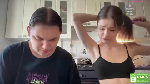 Snapshot of lovelly_mooncouple chatting on February 24, 2025, 10:26 am Mileena and Oliver online show from February 24, 2025, 10:26 am