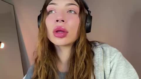 Elsa online show from March 12, 2025, 4:30 am