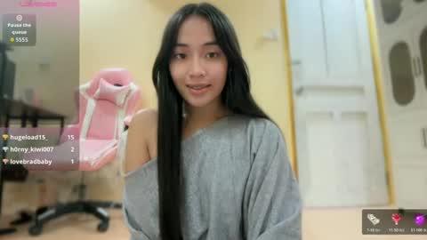 lovely_leah23 online show from April 18, 2026, 9:15 pm
