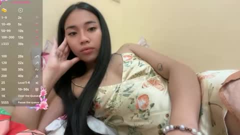 lovely_leah23 online show from April 26, 2026, 9:40 am