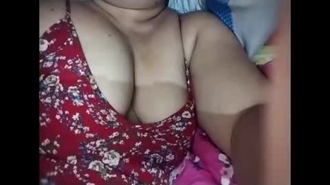 lovely_orchid online show from May 20, 2026, 1:39 pm