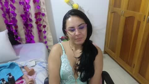 Snapshot of lovely_trix_ chatting on December 3, 2024, 12:27 pm Trix online show from December 3, 2024, 12:27 pm