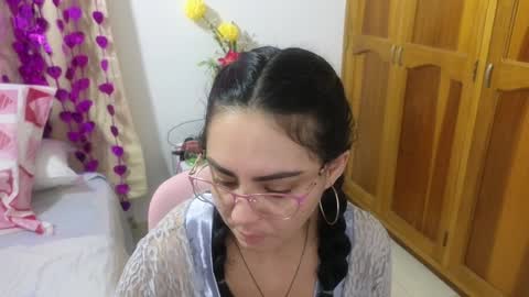 Snapshot of lovely_trix_ chatting on December 22, 2024, 11:44 am Trix online show from December 22, 2024, 11:44 am