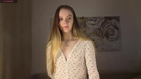 lovelygracee online show from November 19, 2025, 1:55 pm