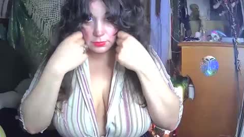 Snapshot of lovelylala chatting on December 8, 2024, 7:26 am lala online show from December 8, 2024, 7:26 am