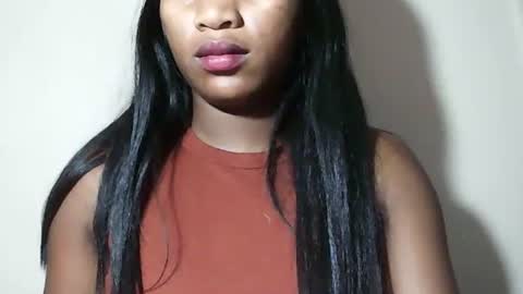 lovelylarra online show from April 18, 2026, 7:58 pm