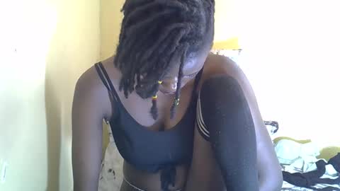 lovelymee2 online show from November 25, 2025, 9:42 am