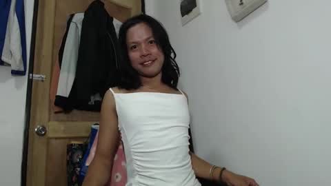 Snapshot of lovelymein chatting on November 10, 2025, 3:16 am Rella online show from November 10, 2025, 3:16 am