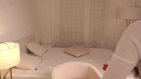 kim online show from December 18, 2025, 1:28 pm