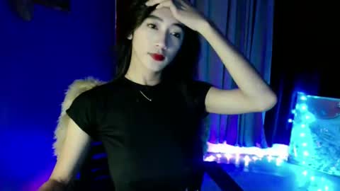 lovelypetite143 online show from March 25, 2026, 4:51 am