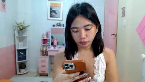 lovelypetitebigcock online show from February 12, 2026, 2:12 pm