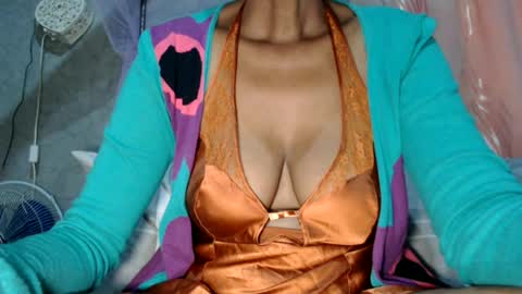 Snapshot of lovelythighs54 chatting on July 1, 2026, 6:15 am miss fancy louis online show from July 1, 2026, 6:15 am