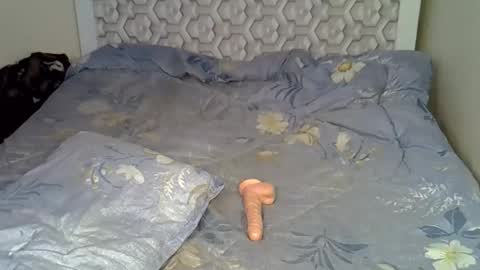 lovelytin online show from September 12, 2025, 7:03 pm