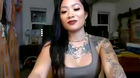 lovelyxmacii online show from October 14, 2025, 2:23 am