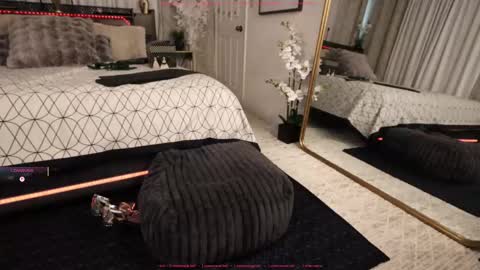 Scarlett online show from February 19, 2025, 1:06 pm