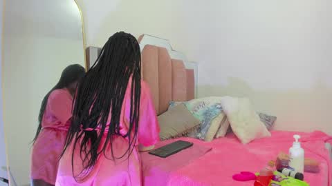 L O V E  online show from January 30, 2025, 11:44 am