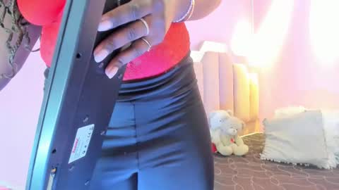 L O V E  online show from November 23, 2025, 11:54 am