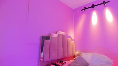 L O V E  online show from January 9, 2026, 11:57 am