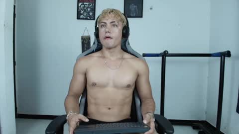 Snapshot of lover_fitnessboy chatting on May 18, 2026, 10:37 pm kevin online show from May 18, 2026, 10:37 pm