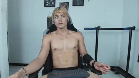 Snapshot of lover_fitnessboy chatting on May 23, 2026, 1:55 am kevin online show from May 23, 2026, 1:55 am