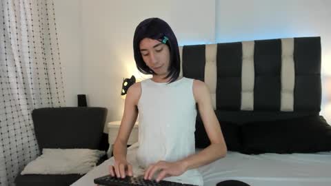 loverisu online show from November 5, 2025, 7:36 pm