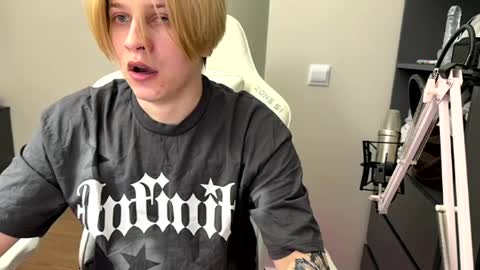 loverria online show from April 3, 2026, 11:30 am