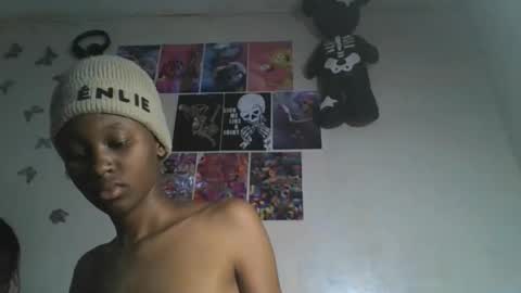 Snapshot of lovers_oncam chatting on May 8, 2026, 4:18 am RedJoy online show from May 8, 2026, 4:18 am