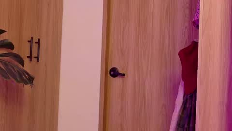 LovesKingdom online show from April 19, 2026, 12:48 pm