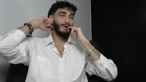 lovexjuxn77 online show from February 23, 2026, 7:22 pm