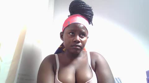 lovie_paula online show from October 26, 2025, 2:12 pm