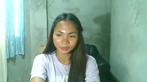 loving_rhean online show from March 11, 2025, 5:27 am
