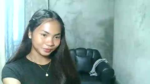 loving_rhean online show from March 12, 2025, 4:30 am
