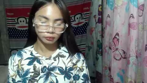Snapshot of loving_rhean chatting on June 3, 2026, 2:33 pm loving_rhean online show from June 3, 2026, 2:33 pm